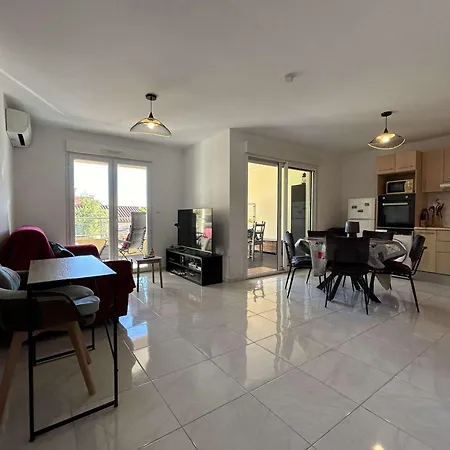 T3 Avec Terrasse, Clim, Parking, Proche - - Fr-1-225c-138 *