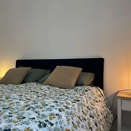 Apartment T3 Avec Terrasse, Clim, Parking, Proche - - Fr-1-225c-138 *