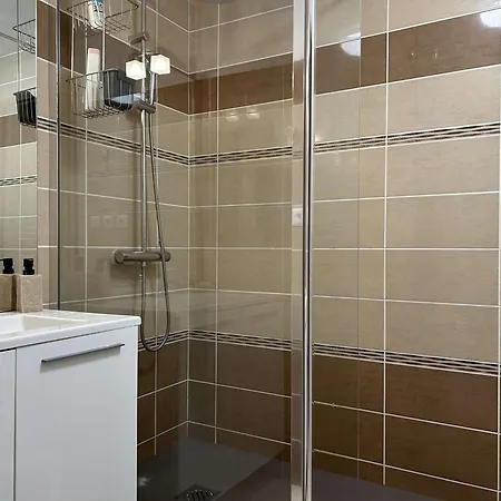 T3 Avec Terrasse, Clim, Parking, Proche - - Fr-1-225c-138 *